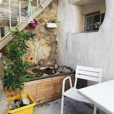 Charmant Appartement En Centre-Ville Medieval Gigean Bagian luar foto