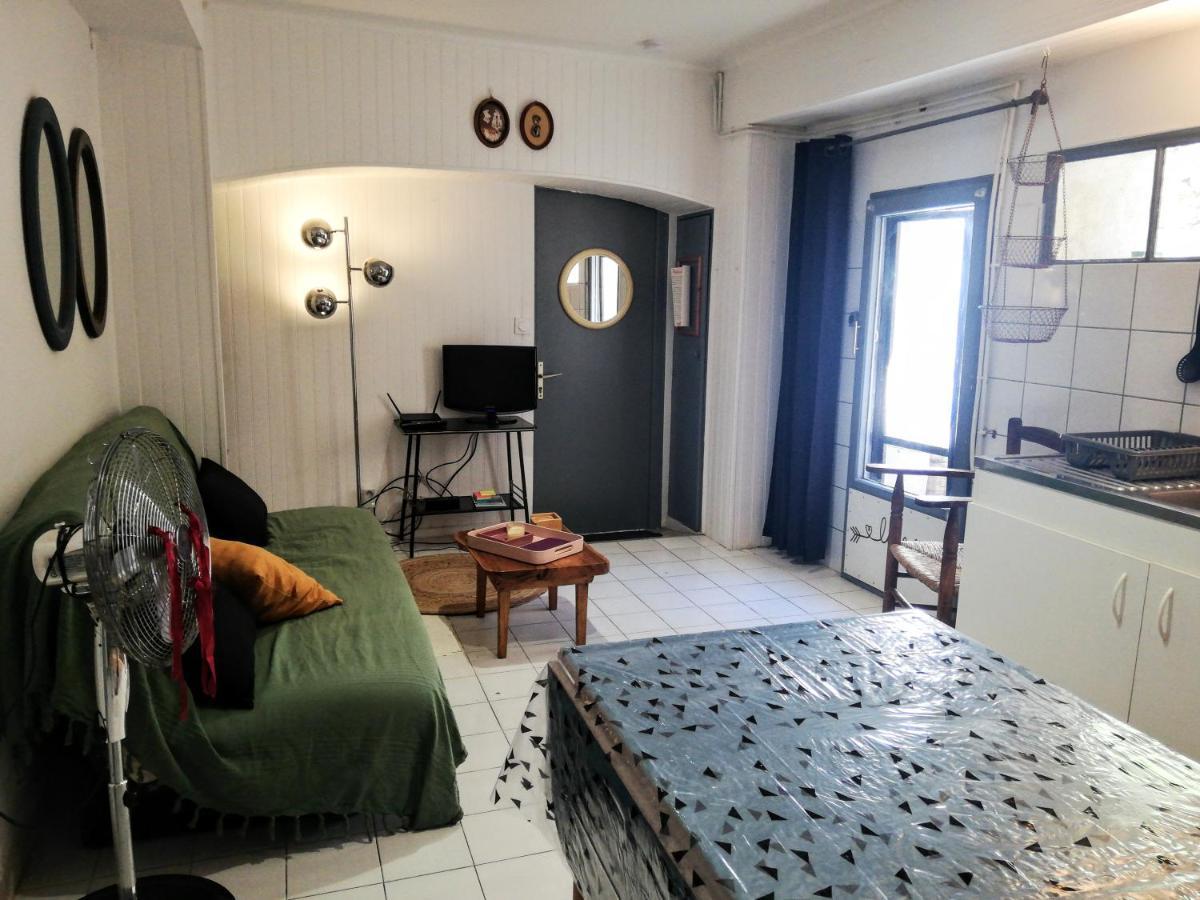 Charmant Appartement En Centre-Ville Medieval Gigean Bagian luar foto