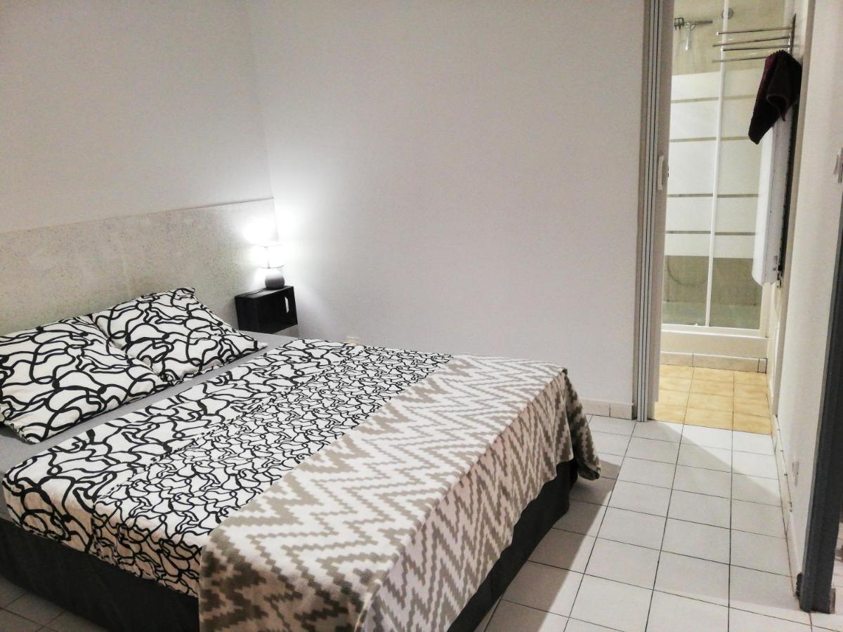 Charmant Appartement En Centre-Ville Medieval Gigean Bagian luar foto